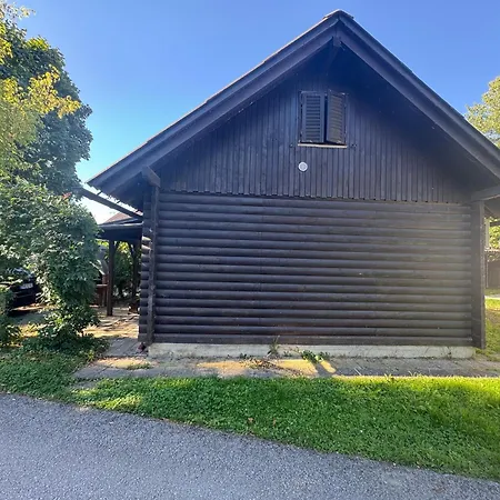 Holzhaus In Der Therme Catez - Familienfreundlich, Naehe Wintersommerriviera Brežice