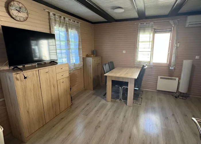 Holzhaus In Der Therme Catez - Familienfreundlich, Naehe Wintersommerriviera *